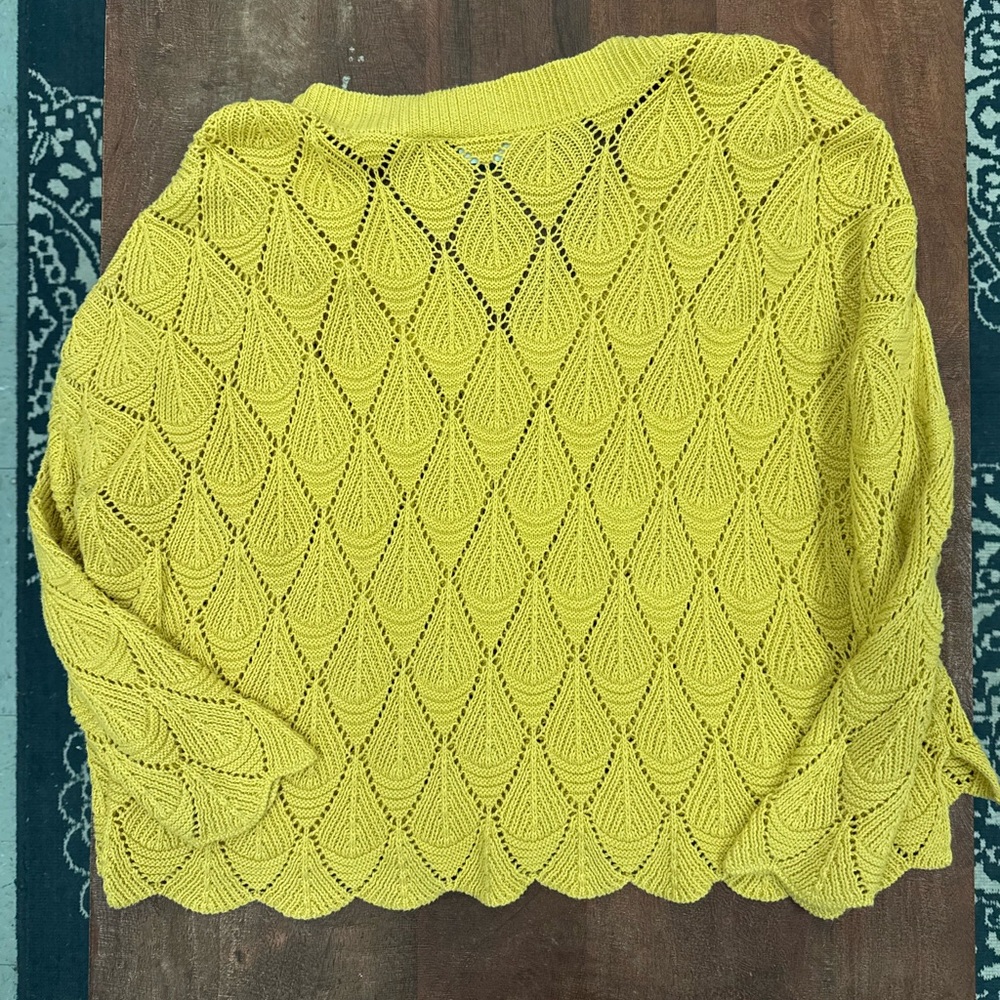 Yellow‎ V-Neck The Buckle Daytrip Women's Cotton Scalloped Sweater - XS/S - Picture 6 of 8